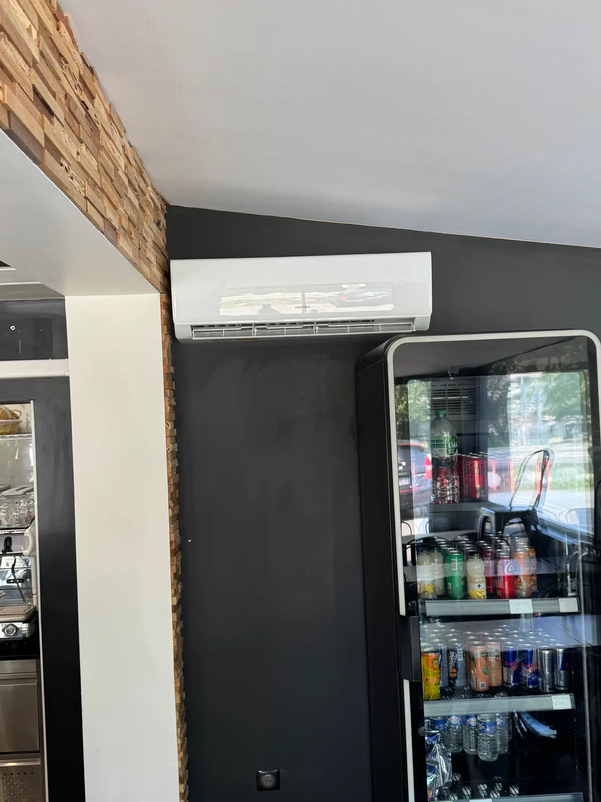 Avant — Climatisation d’un restaurant, Marseille