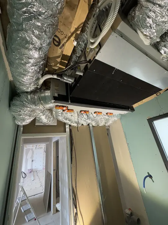 Installation d’une climatisation gainable sous combles